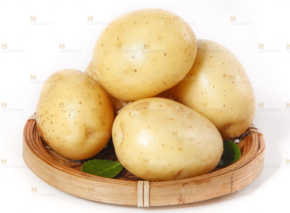 竹篮里放着云南小土豆