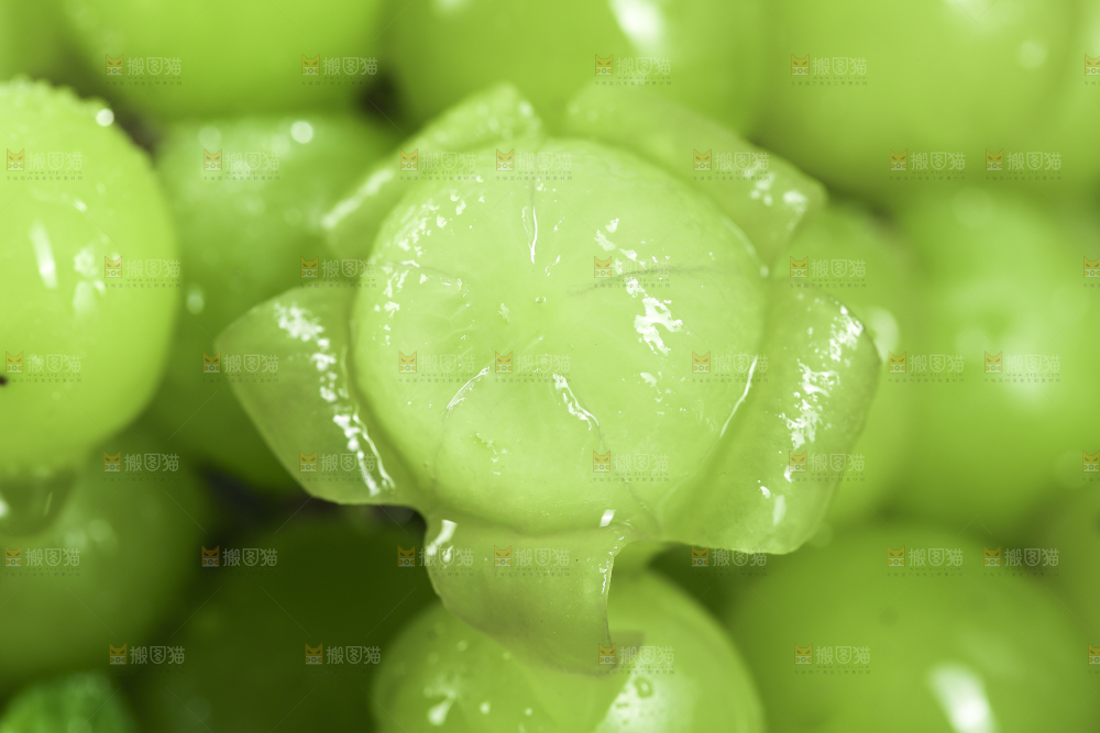 剥皮的无籽青提