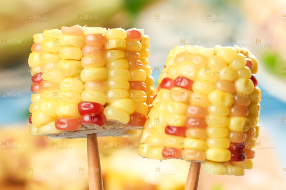 筷子插着花糯玉米