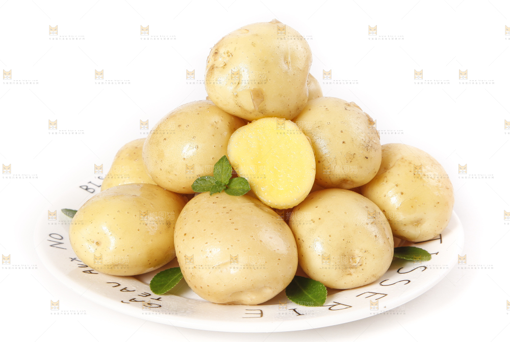 盘子里装着土豆