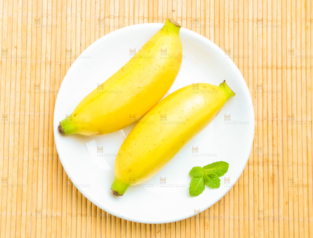 木底上放着小米蕉