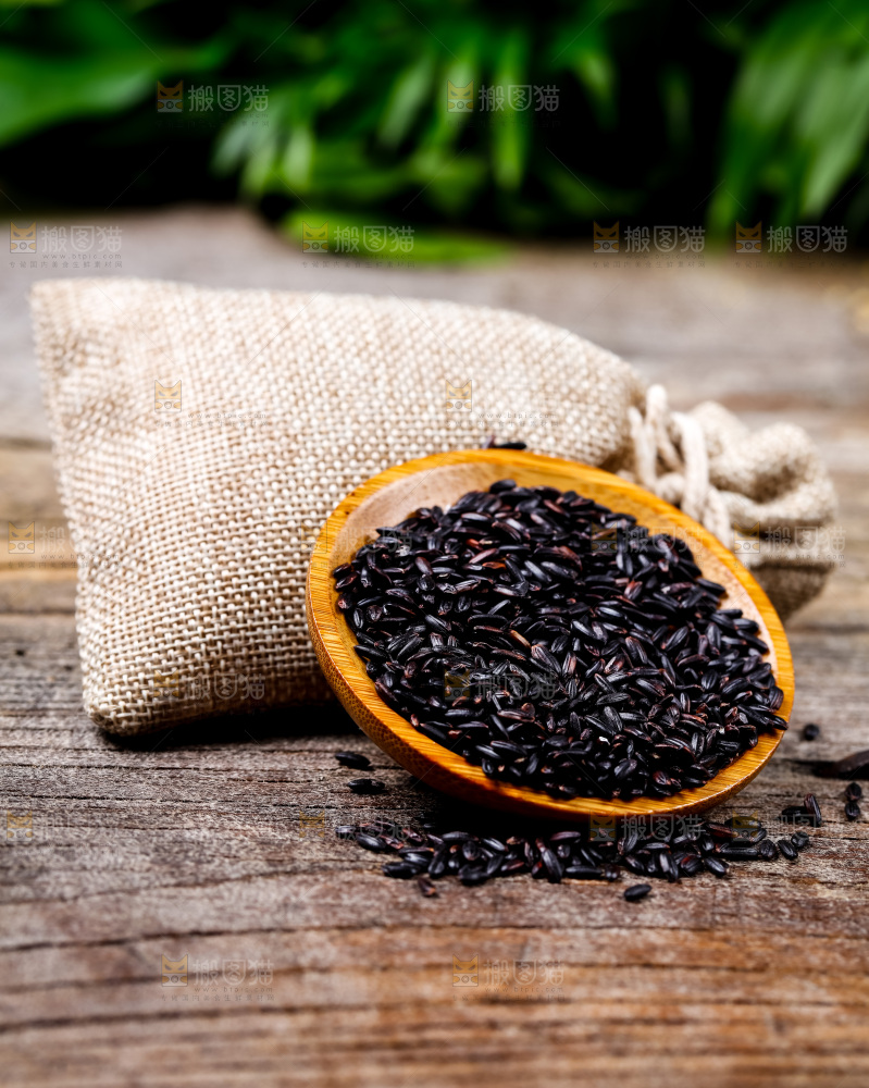 木底上的东北黑米