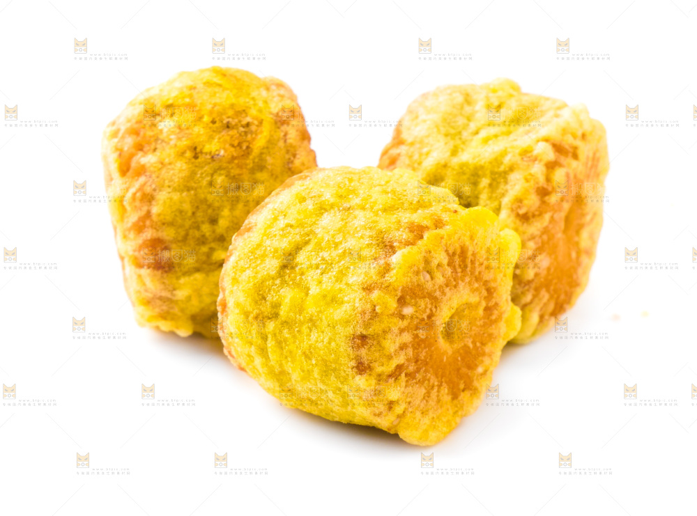 绿豆糕放在白底上