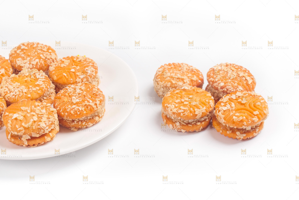 白底上的饼干