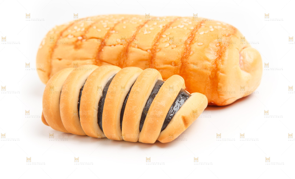 白底上放着蛋糕和面包