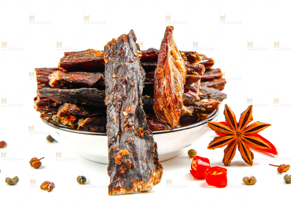 白底上放着一盘内蒙古牛肉干
