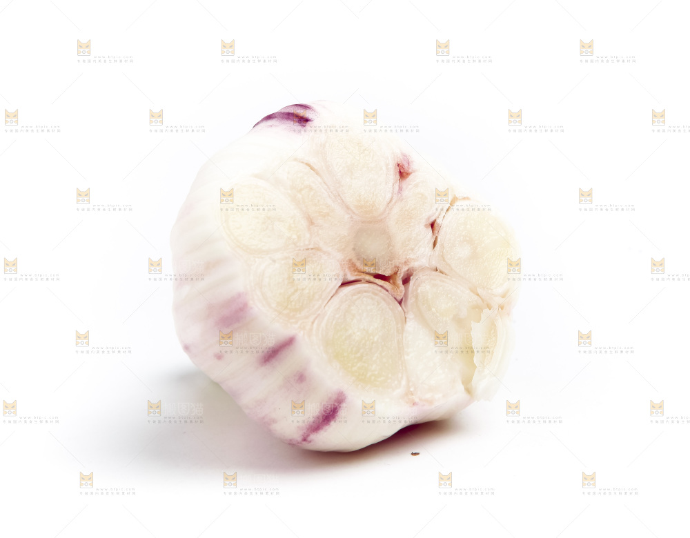 白底上放着多瓣蒜