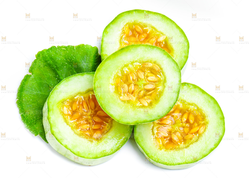 新鲜羊角蜜放在白底上