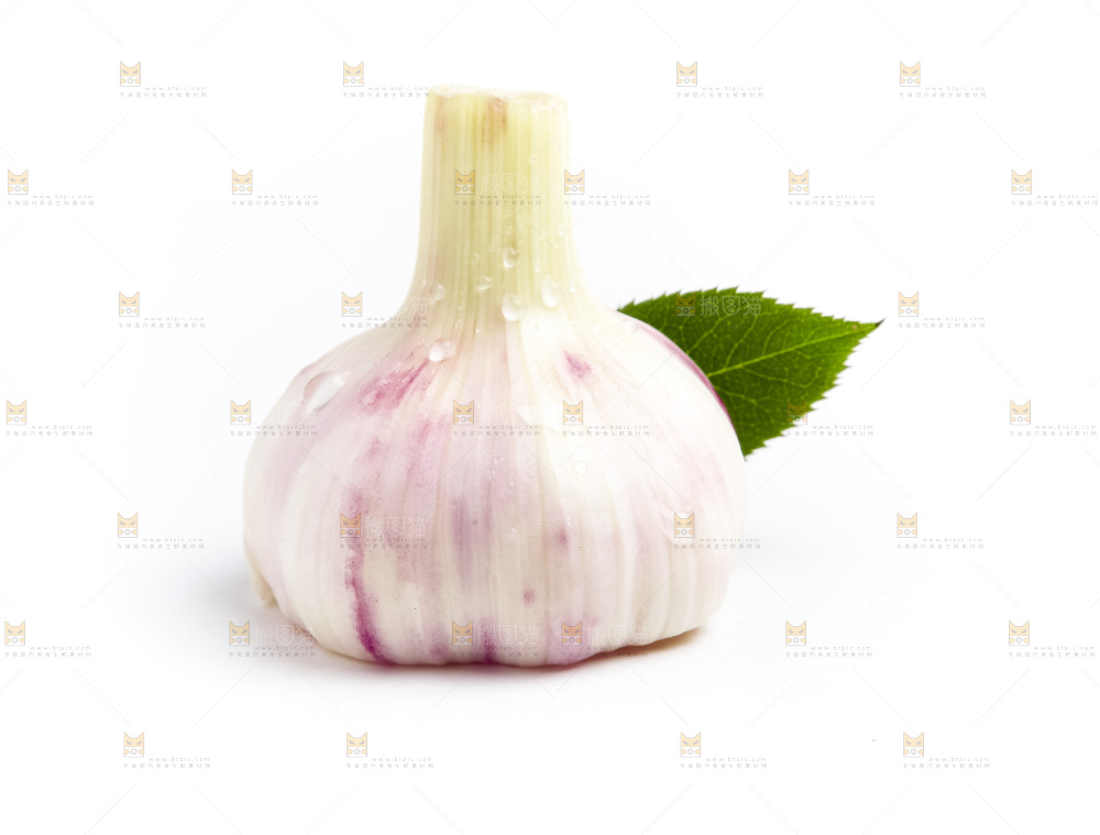 白底上放着多瓣蒜