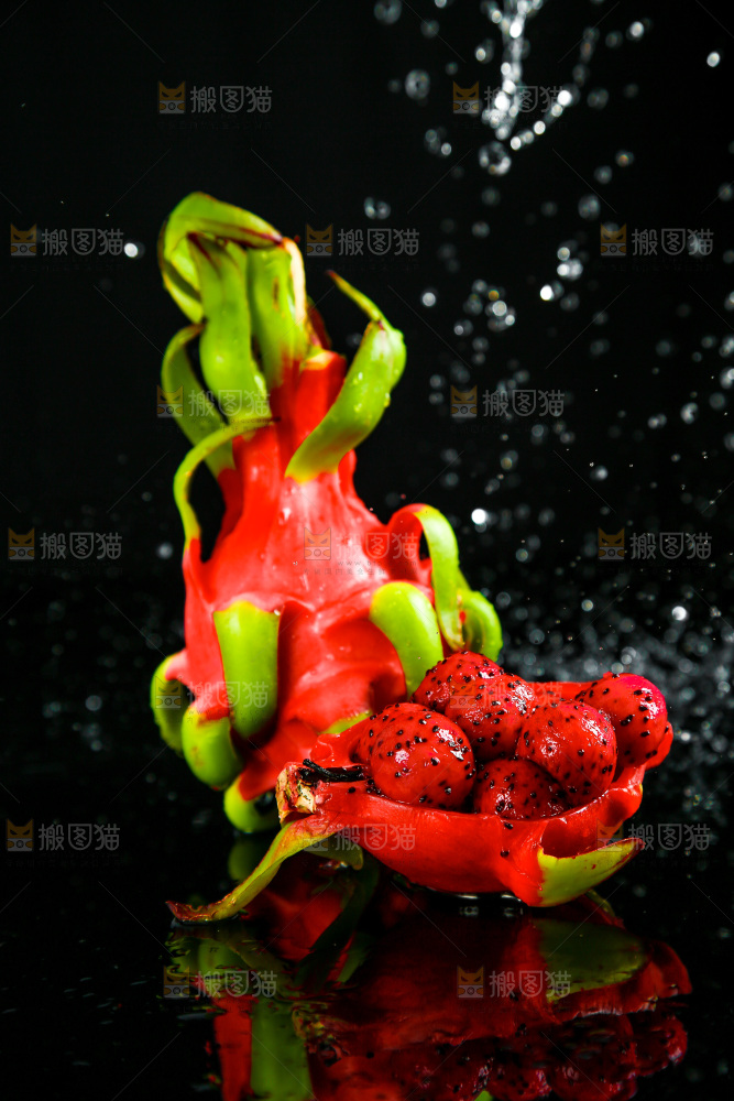 深底上的红心火龙果