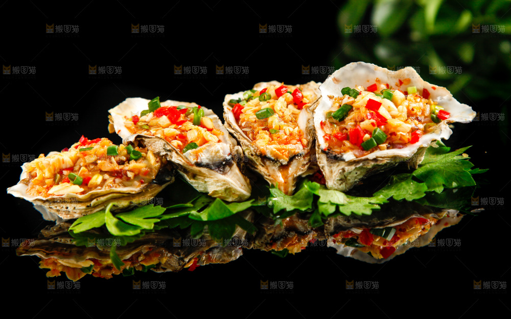 深底上放着香辣生蚝