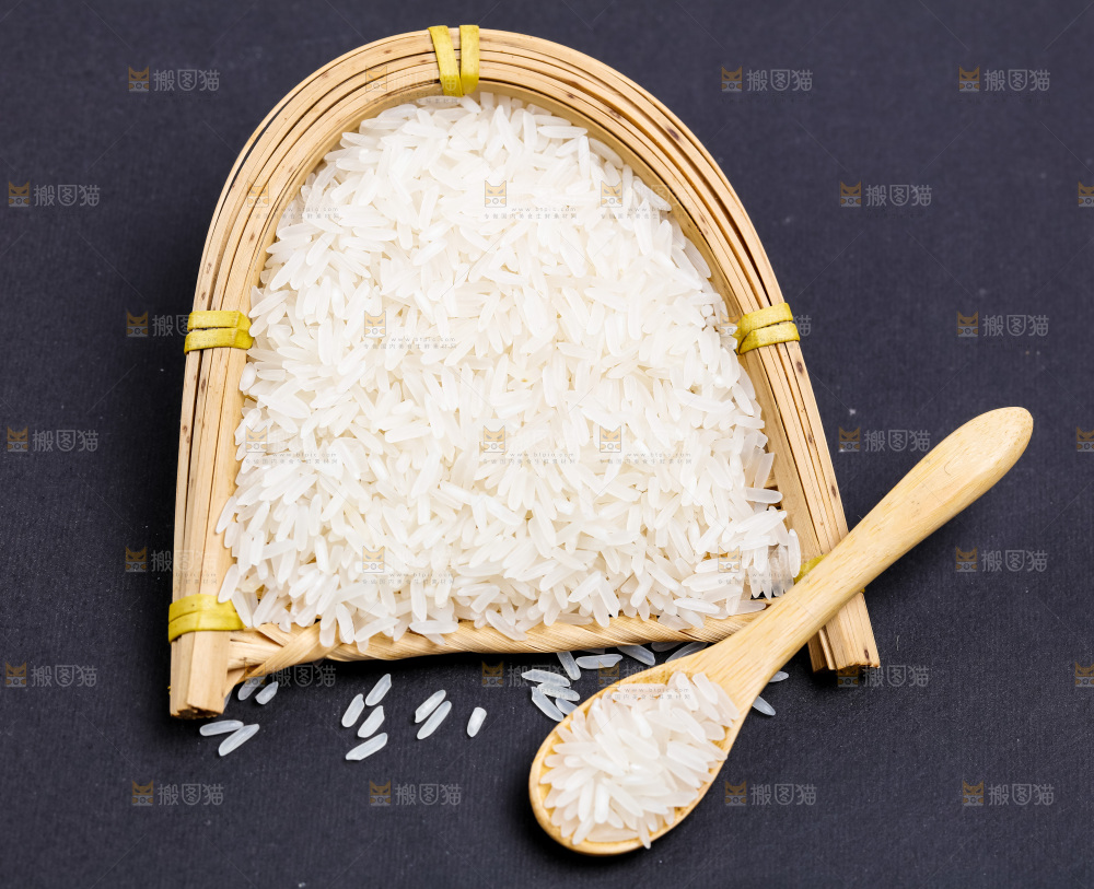 深底上的新鲜大米