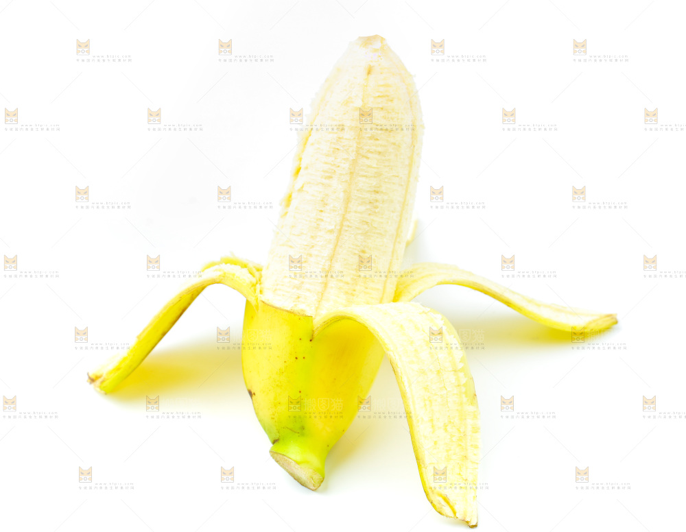 白底上放着新鲜小米蕉