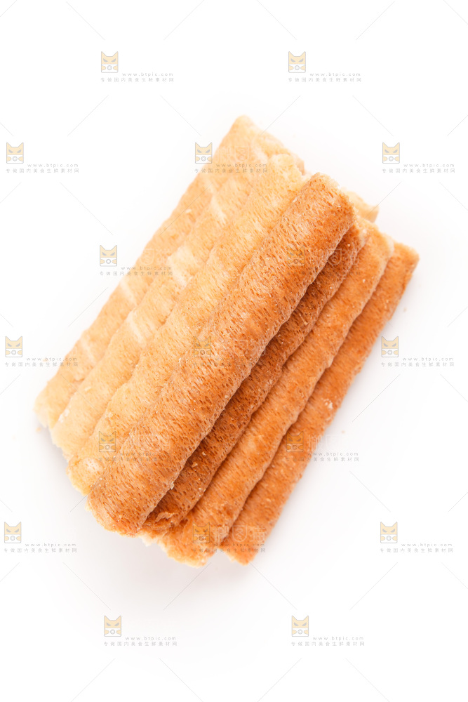 白底上放着鸡蛋卷