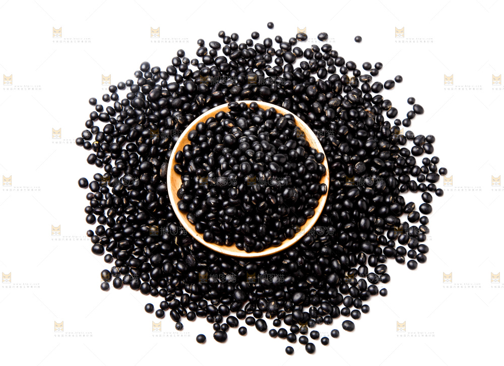 白底上放着一盘黑豆