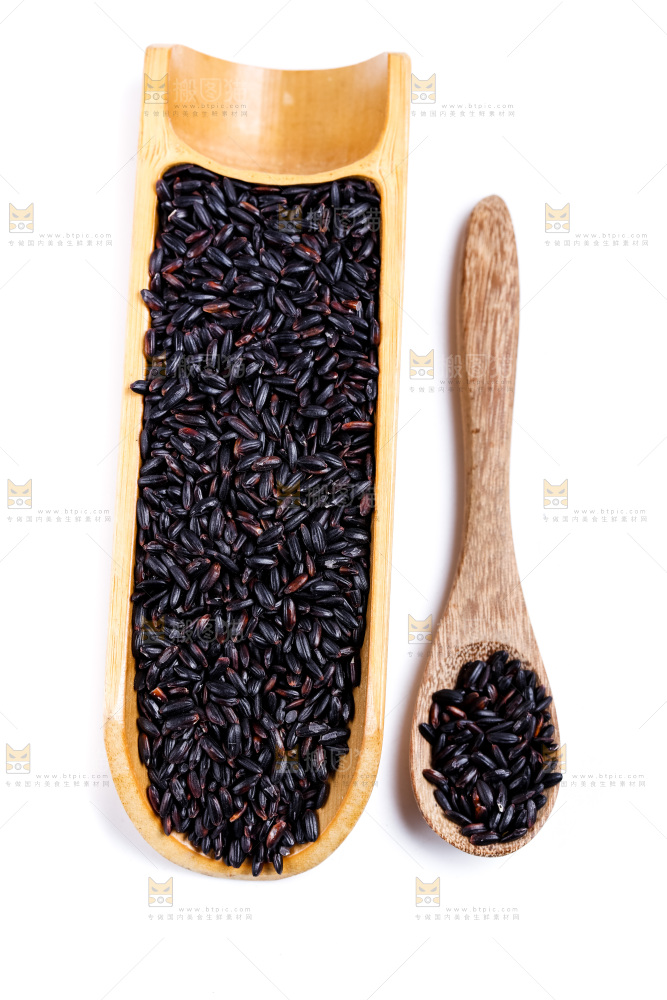 白底上的东北黑米