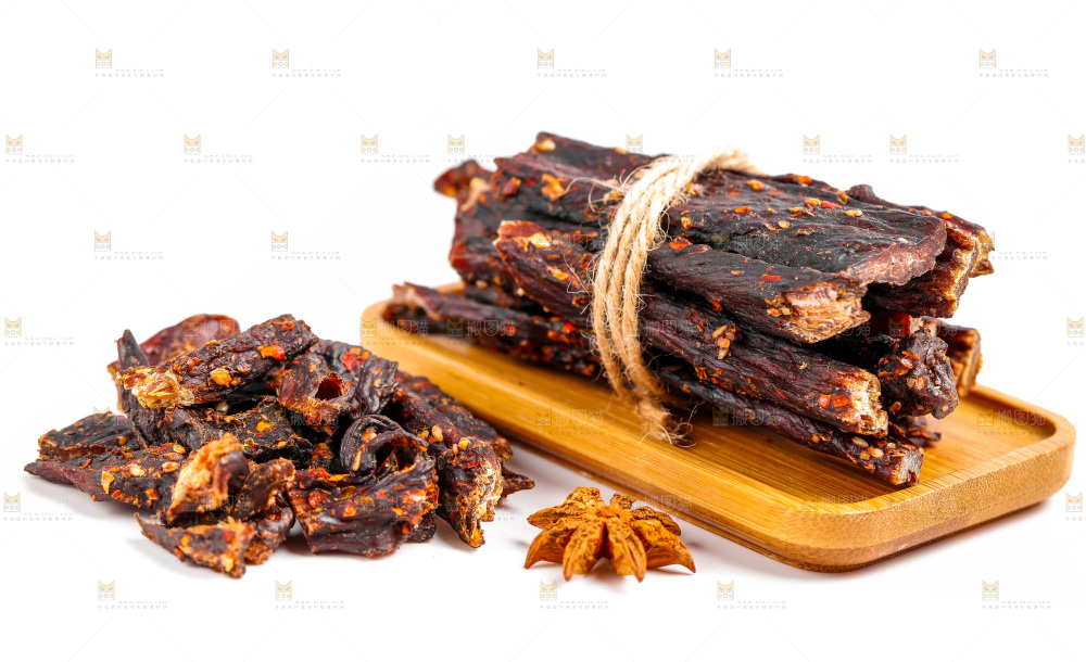 白底上的牛肉条