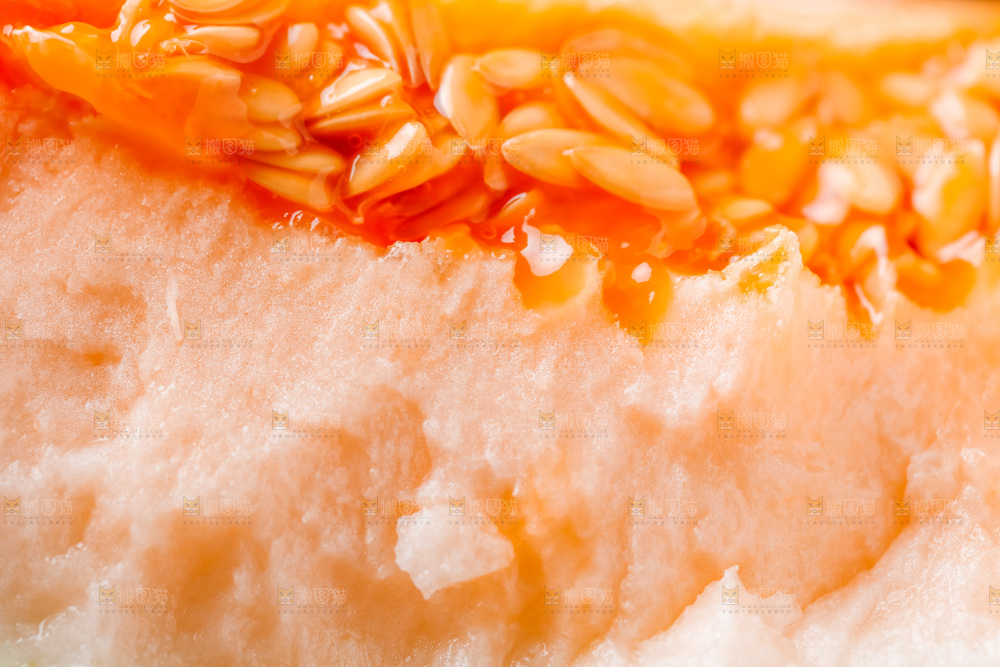 木底上放着新疆哈密瓜