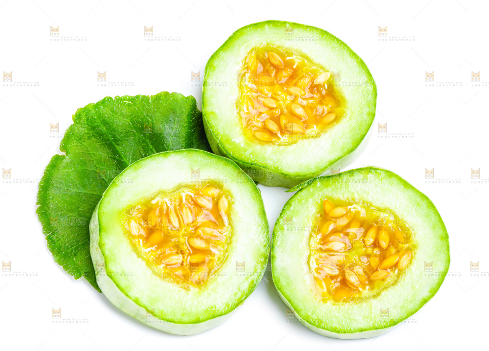 新鲜羊角蜜放在白底上