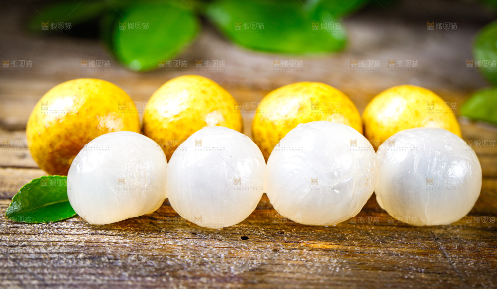 木底上放着泰国龙眼