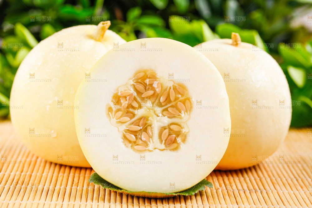 木底上放着陕西阎良甜瓜