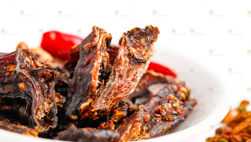 白底上的牛肉条