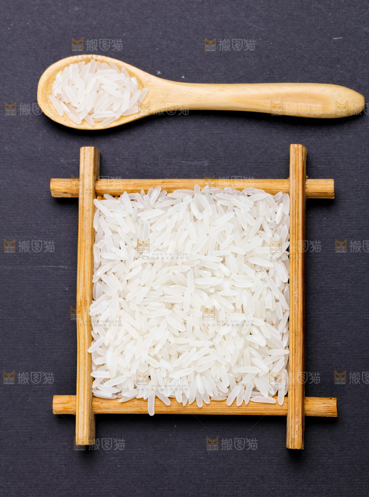 深底上的新鲜大米