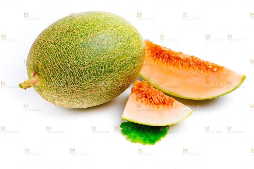 白底上放着新疆哈密瓜切块