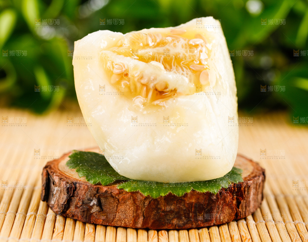 木底上放着陕西阎良甜瓜
