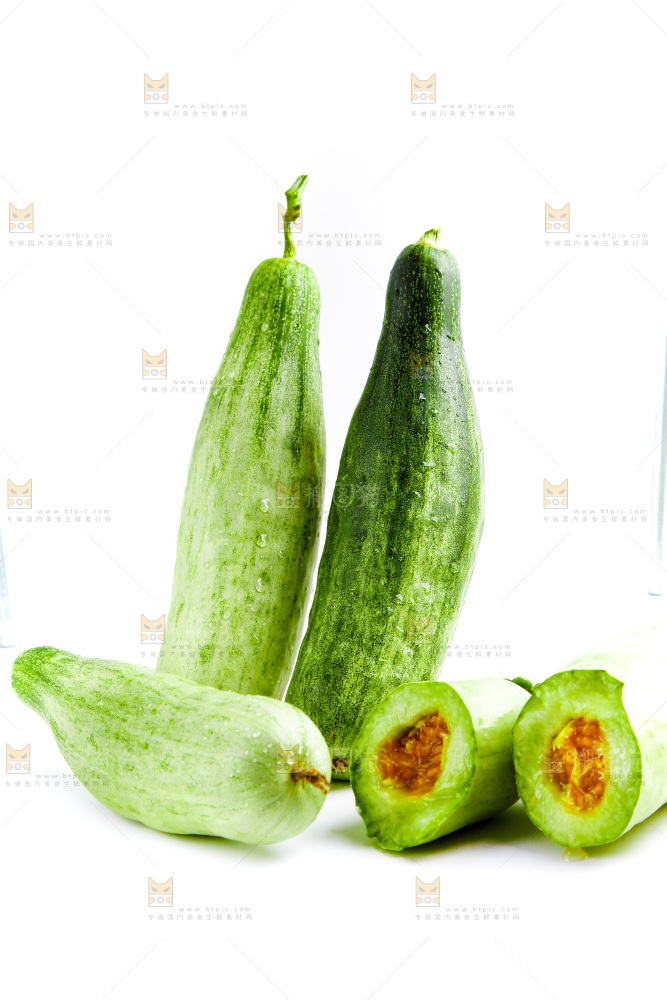 羊角蜜甜瓜放在白底上
