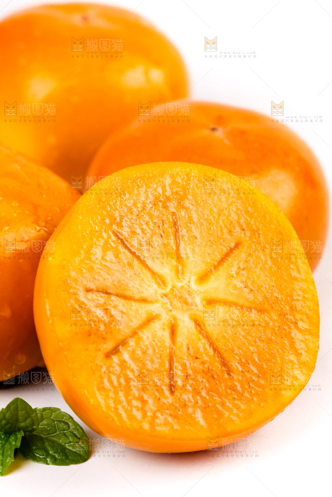 白底上的糖心柿子