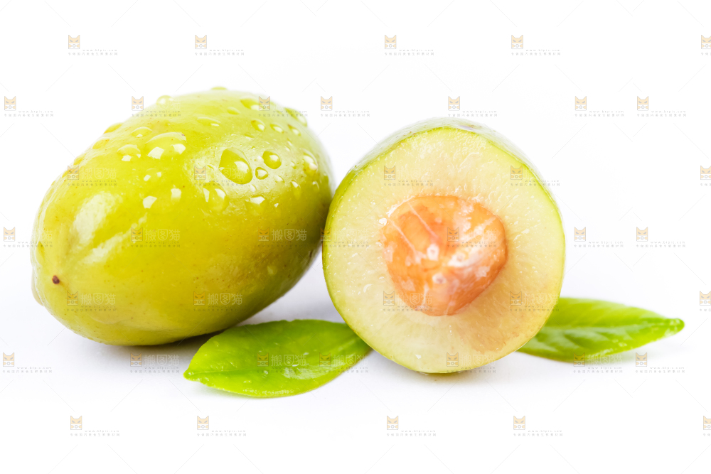 白底上放着橄榄