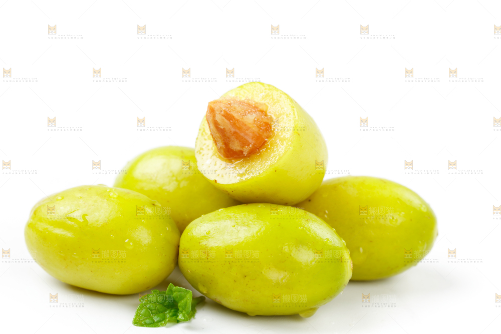 浅底上摆放着福建橄榄