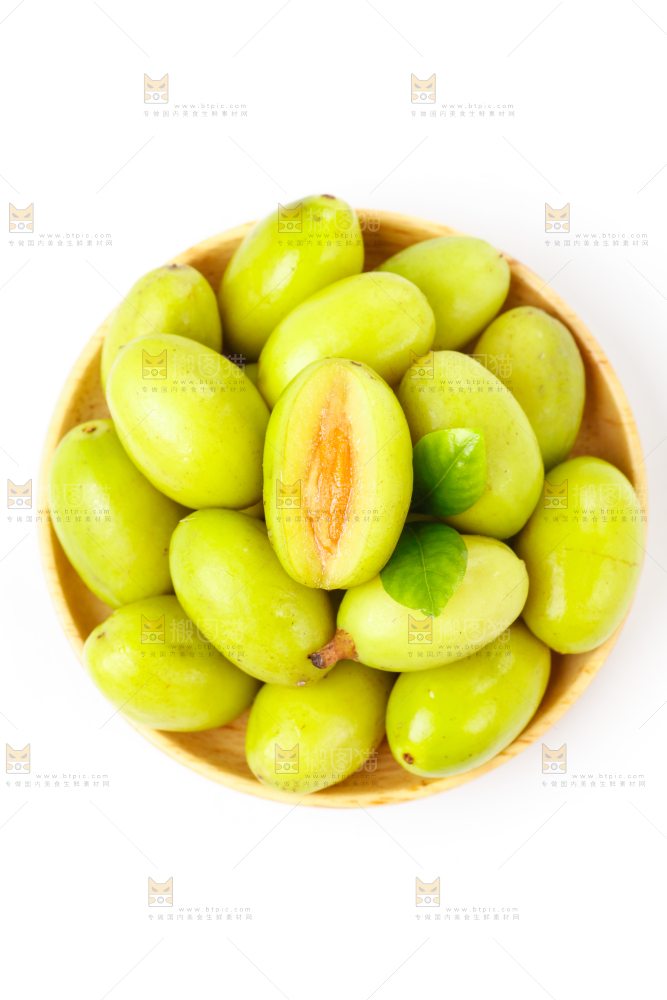 盘子里装着甜橄榄