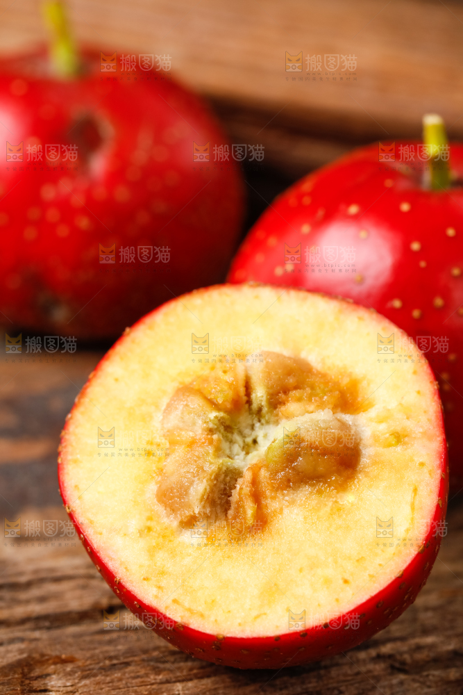 深底上的山楂果