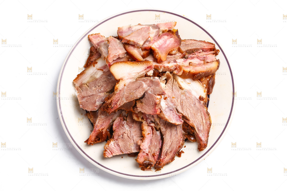 盘子里装着卤肉