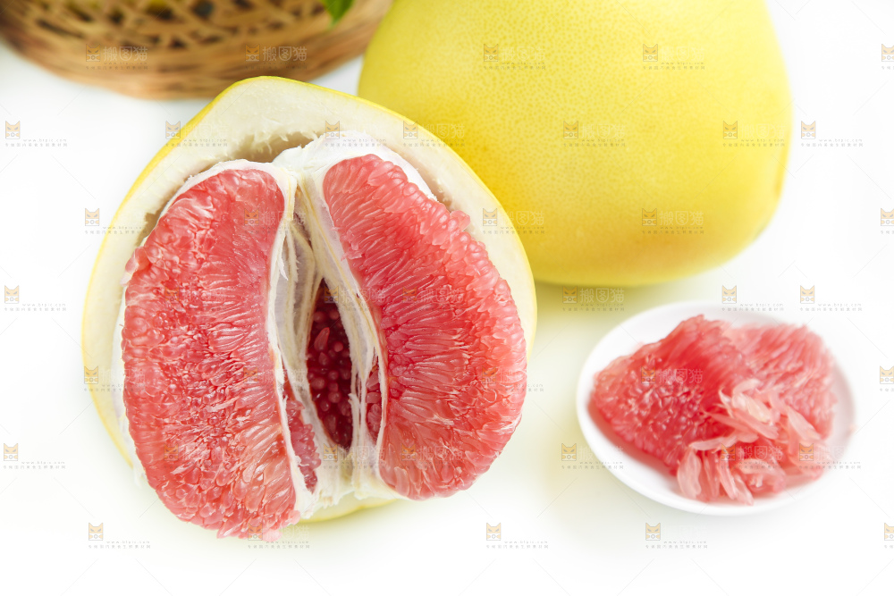 白底上的蜜柚