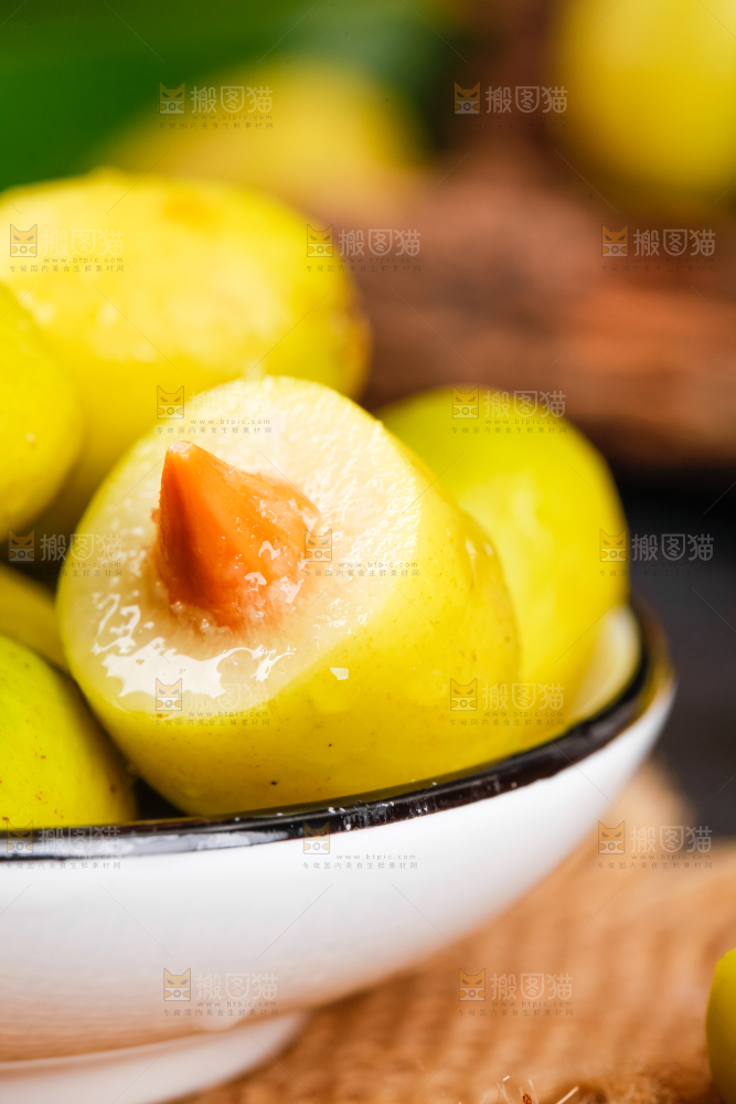 深底上的福建橄榄