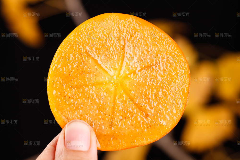 深底上的巧克力脆柿