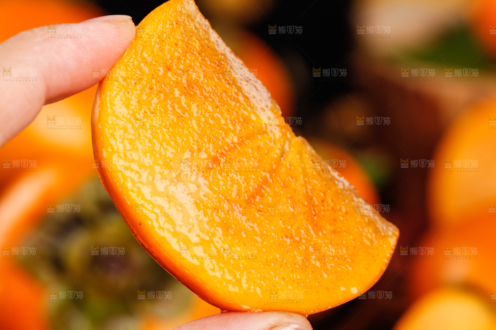 深底上的巧克力脆柿