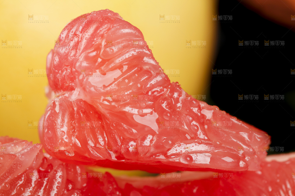 深底上的越南红心柚