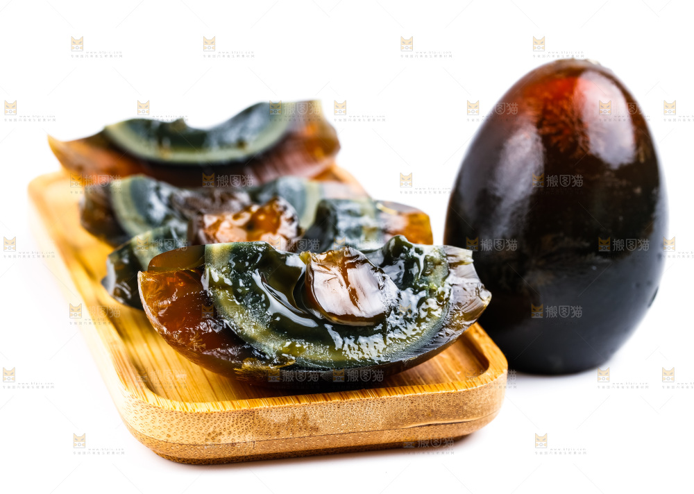 盘子里装着松花蛋