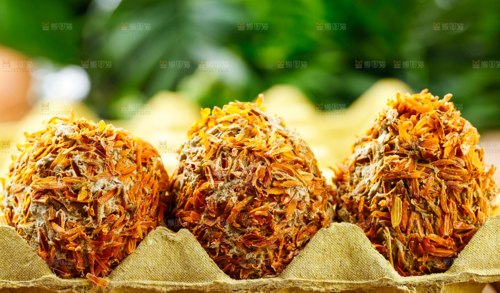 盒子里装着皮鸭蛋