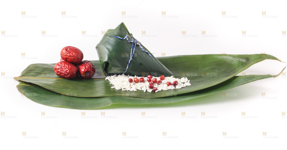 粽子和粽子食材放在白底上