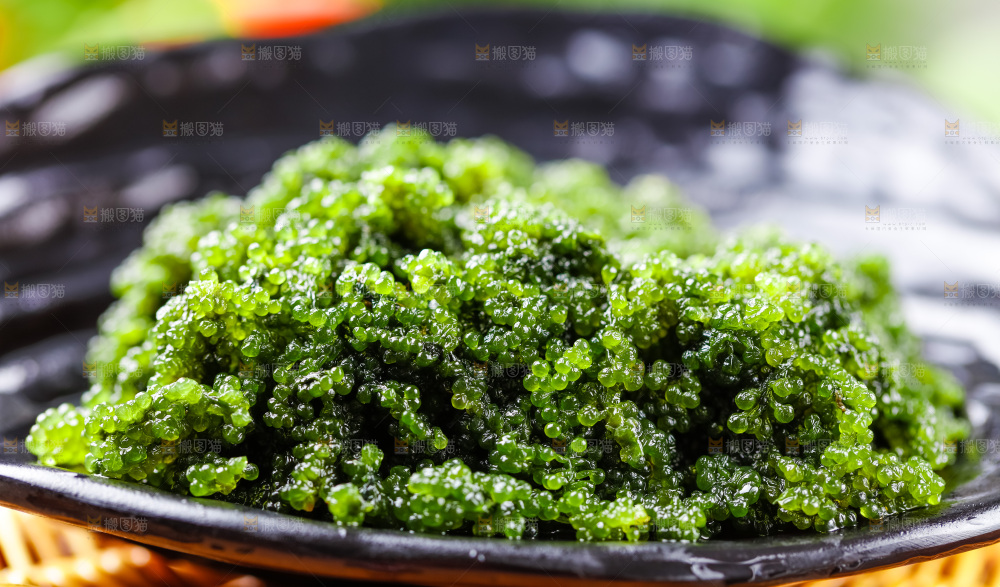 碗里装着长寿菜