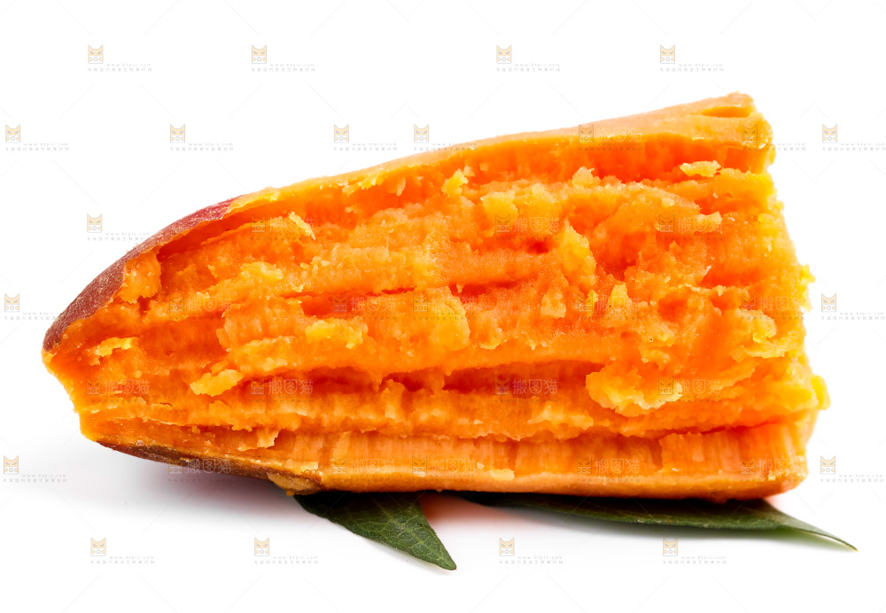 白底上放着红蜜薯