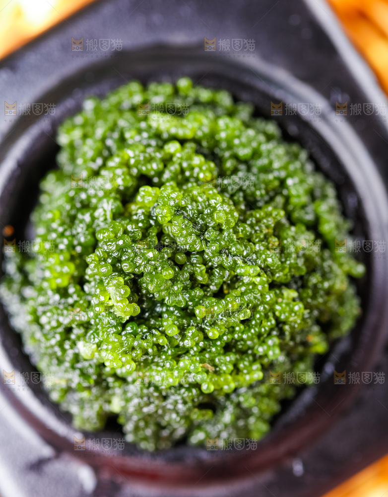 碗里装着长寿菜