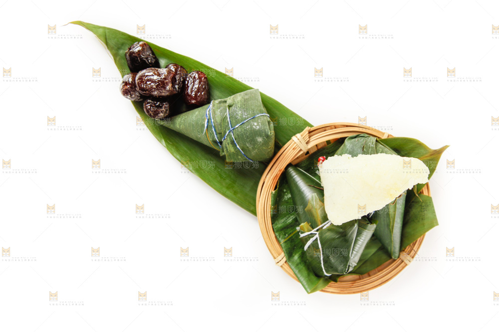 粽子和粽子食材放在白底上