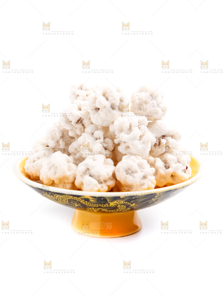 盘子里装着雪花花生