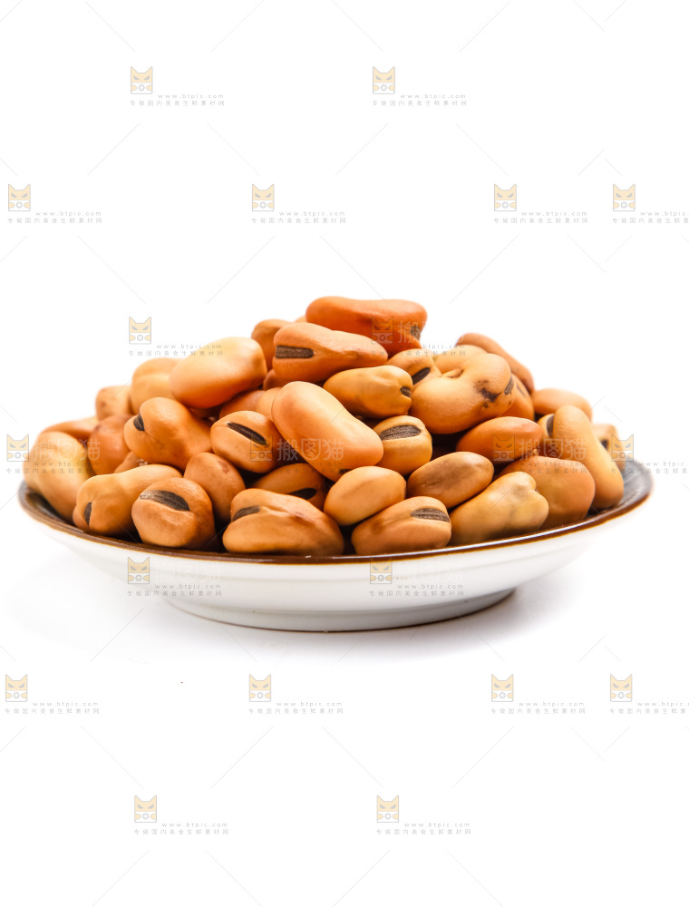 盘子里装着蚕豆